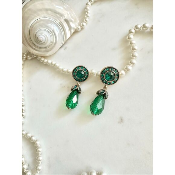 Regal style Emerald green teardrop beaded rhinestone dangle earrings - Picture 4 of 6